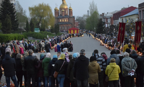 Жмеринчани святкують Великдень: на площі Миру лунає «Христос Воскрес!»