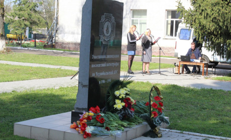 Троїчани поклали живі квіти до пам’ятного знаку ліквідаторам наслідків аварії на Чорнобильській АЕС