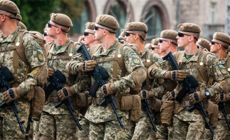 Військова техніка у центрі Конотопа. Містян запрошують відзначити День піхоти