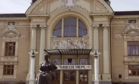 На яких театральних  виставах можна побувати у травні в Чернівцях