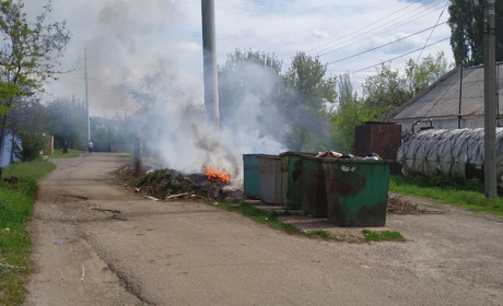 В Торецке подожгли мусор возле школы: какие последствия ждут окружающих и поджигателей