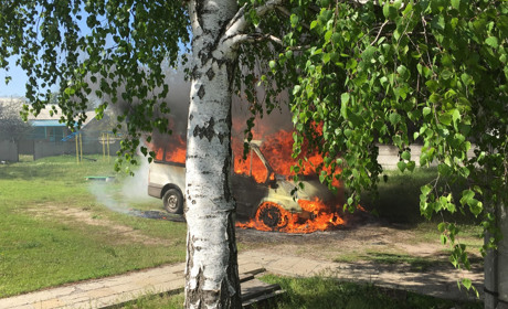 У відомої в Торецьку місіонерки згорів автомобіль