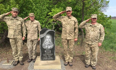 Поблизу Волновахи встановили пам'ятний знак на місці загибелі майора Андрія Жука