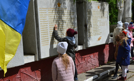 Вперше День перемоги в Кіцмані відзначили без жодного ветерана. Фоторепортаж