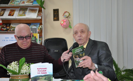 Книжка з типовими спогадами про лемківську долю викликала небувалий ажіотаж у чортківчан  (+відео)