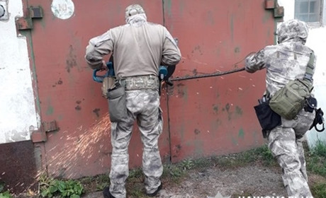 Злочинна група викрадала автомобілі з Європи і перебивала номери агрегатів у гаражі в Чорткові