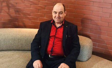Музичне вітання з ювілеєм барчанину Юрію Олійнику 
