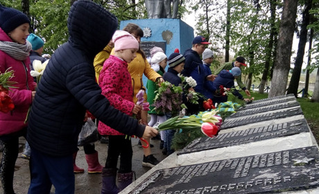 Фотопідбірка: як школи Барського району відзначили День Перемоги