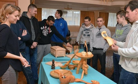 18-річному майстру художньої різьби із Вараша призначили стипендію Президента України 