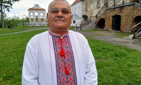 Василь Муляр: «На Тернопільщині, де я народився, наша хата була вбрана в мамину вишивку»