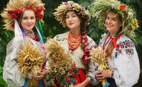 Старокостянтинівці у вишиванках: гортаючи Facebook