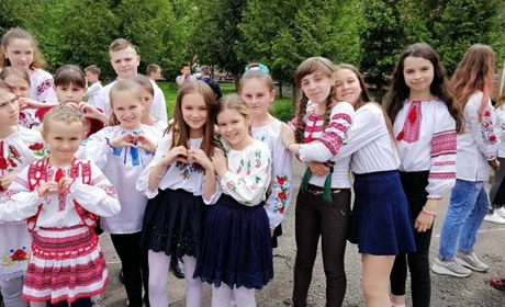 Як барчани відзначили День вишиванки: фото з соцмереж