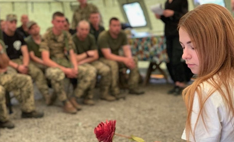 Діти з торецька показали театральну виставу військовим у Волноваському районі