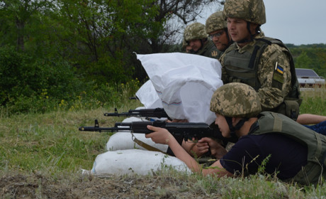 70 очок з 80 вибила випускниця Сватівської восьмої школи під час стрільби з автомата Калашникова
