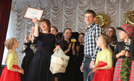 Дві скрипки і 25 тисяч гривень. Що дарували і як святкували 25-річчя ансамблю скрипалів з Корюківки