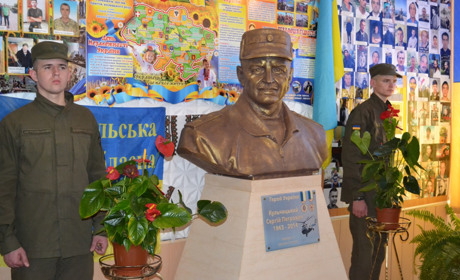 Генералу Небесної чоти Сергію Кульчицькому на вітцівщині у Великих Чорнокінцях встановили погруддя