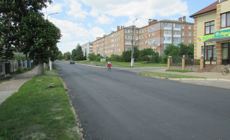  У Корюківці ремонтують центральну вулицю Шевченка. Що вже виконали, а що зроблять пізніше? 
