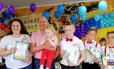 У Кіцманській гімназії відбулося «Сходження на Олімп»: нагороджено кращих учнів року