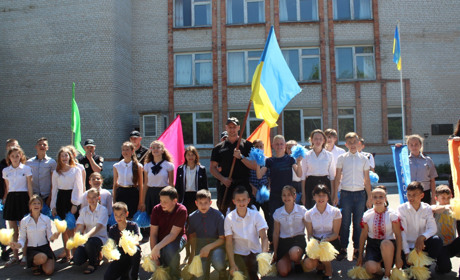 Гуляйпільські школярі та поліцейські об'єдналися у флешмобі