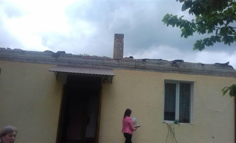 У Дубовиці зі школи знесло дах. Фотофакт