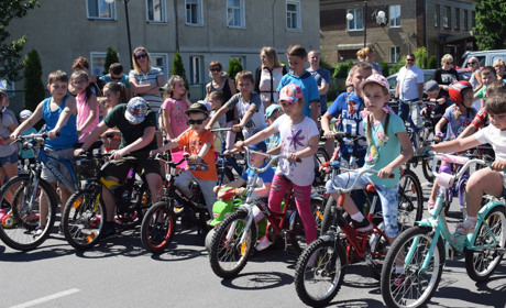 Дитячий велопробіг у фото: День захисту дітей у Новограді