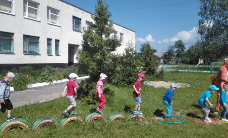 У Городці працівники дитячого садочка з нагоди Дня захисту дітей організували дошкільнятам гру-квест