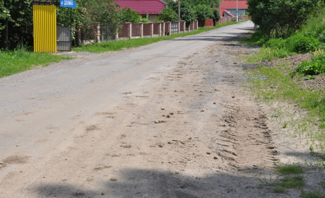  Ще не встигли завершити ремонт дороги на Скородинці, а її вже розбивають