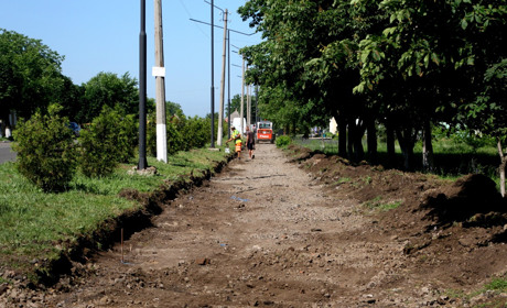 В Попасній почали реконструкцію тротуару по вулиці Первомайська 