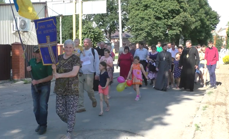 Співали, нагороджували, проповідували та відпочивали: так відбулася міжконфесійна хода в Барі 