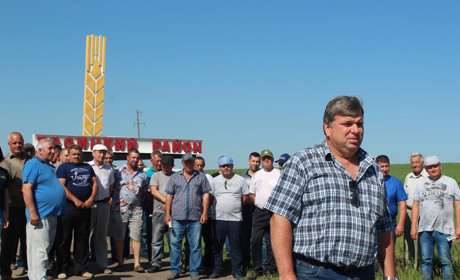 Троїцькі аграрії вимагають виділення коштів на ремонт дороги державного значення