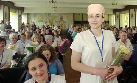 Одна з кращих медсестер області корюківчанка Оксана Рябець виборола сімейну путівку на море