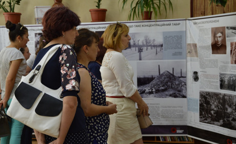 У Сватовому усього два дні працюватиме виставка, присвячена історіям полонених у концтаборах