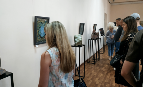 Ще одна можливсть зустрітись з митцем. Конотопців запрошують на закриття виставки Юрія Мусатова