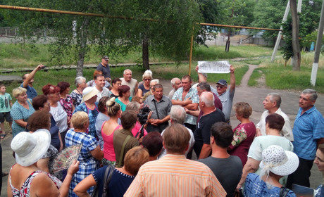 "Ні водомору!": мешканці Новгородського вдруге вийшли на мітинг з вимогою відновити водопостачання 