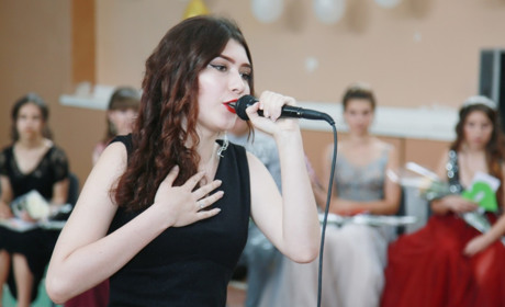 На Кіцманщині розпочались випуски одинадцятикласників. Як це було в Неполоківцях і Брусниці