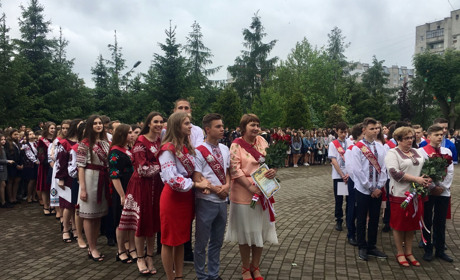 Калуська гімназія: у випускниці 200 балів з історії,  13 медалісток підтвердили високі знання на ЗНО
