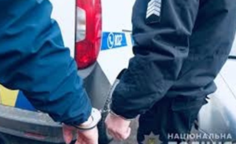 У Корюківці чоловік напав з ножем на двох поліцейських. Ті змушені були стріляти
