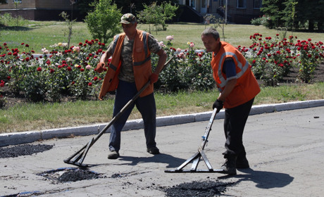 Ремонт дороги у селищі розпочали з проспекту Перемоги