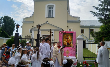 200 вірян святковою ходою пройшли центральною вулицею міста