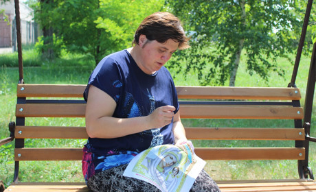 Троїчанка вишиває бісером, щоб радувати близьких і друзів