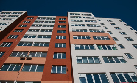 У Старокостянтинові в квартирі багатоповерхівки виявили тіло 80-річної жінки 