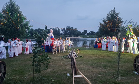 Як народний хор у Мені хороводи водив