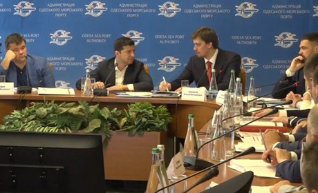 Зеленський доручив припинити екоперевірки човнів. Держекоінспекція: постраждає екологія та дельфіни
