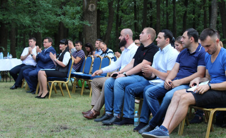 Дебати чи все ж таки форум? "Діалог бізнесу з кандидатами у депутати" відбувся у Волновасі