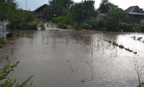 Дощ у Біляївці затопив деякі городи. Фото. Відео