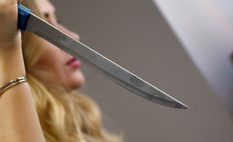 Жителька Великих Цепцевич під час побутової сварки ледь не зарізала свого співмешканця