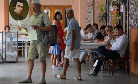 Як голосують чортківчани на одній із великих виборчих дільниць Чорткова
