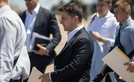 Президент звільнив з посад десять голів Луганської області і серед них очільник Троїцької РДА