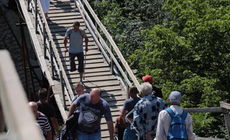 Керівник області повернувся із столиці з проектом мосту, що "зшиє" Луганщину