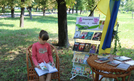 «За день принесли 200 книг»— мар'їнці підтримали районну бібліотеку